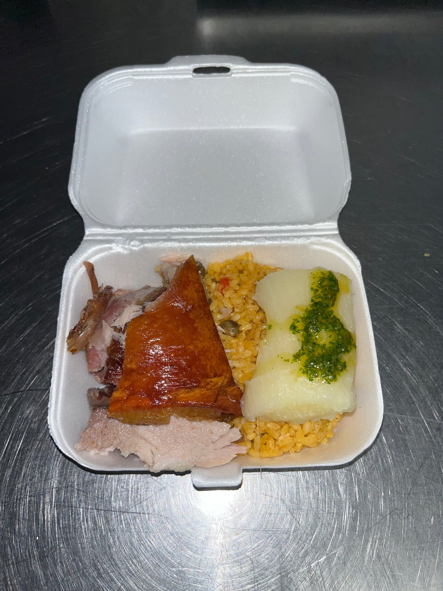 Mini Servicio Arroz, lechón y yuca